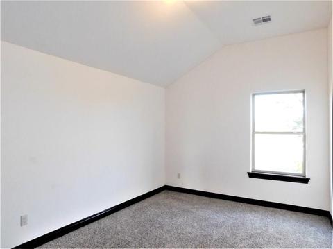 Undisclosed, Moore, OK 73160 photo 18