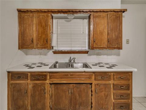 829 N Gale Ave, Moore, OK 73160 photo 5
