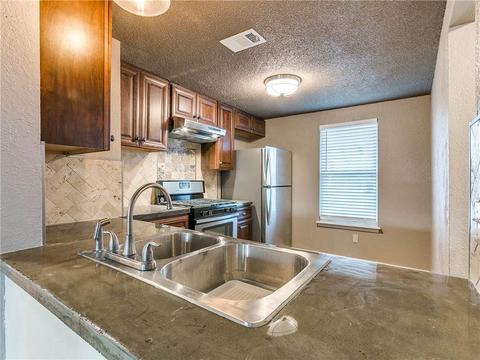 2147 Meench Dr, Moore, OK 73170 photo 4