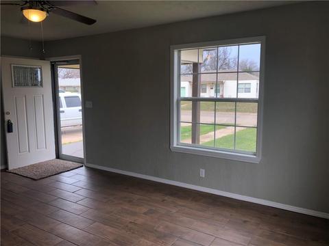 1040 E Liveoak St, Altus, OK 73521 photo 6