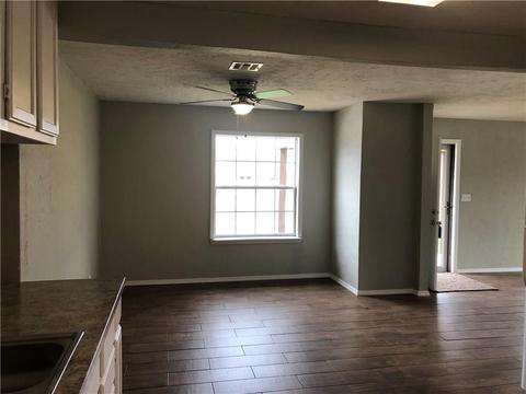 1040 E Liveoak St, Altus, OK 73521 photo 9
