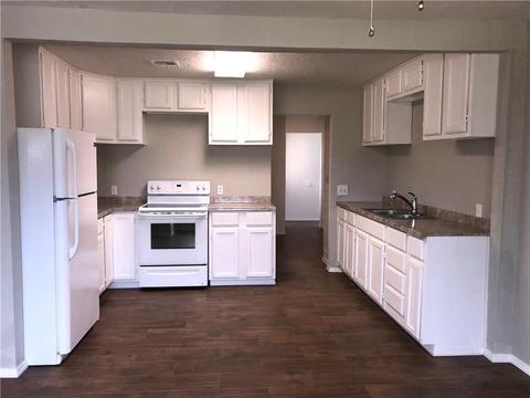 1040 E Liveoak St, Altus, OK 73521 photo 11