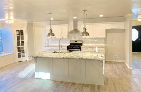 813 Cambridge Dr, Altus, OK 73521 photo 4