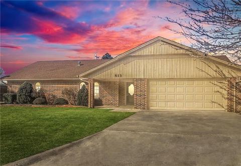 813 Cambridge Dr, Altus, OK 73521 photo 1