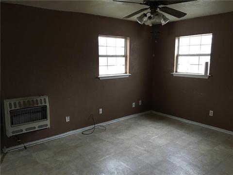 201 E Highland St, Tecumseh, OK 74873 photo 8