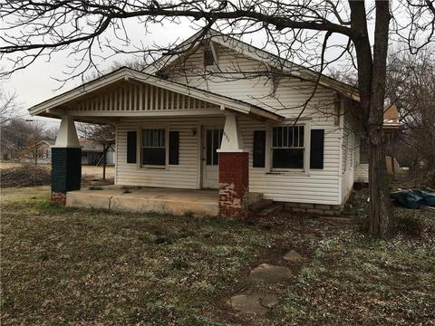 201 E Highland St, Tecumseh, OK 74873 photo 1