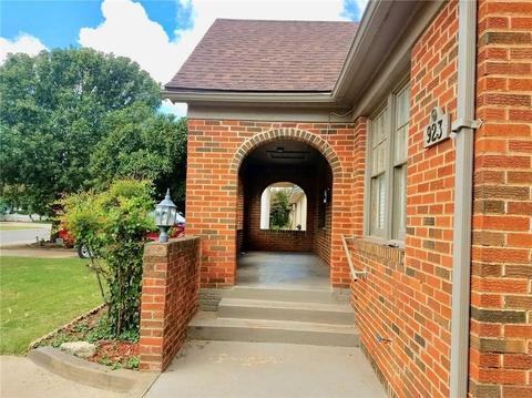 923 E Cypress St, Altus, OK 73521 photo 3