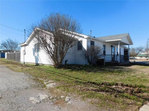102 E Maple St, Tecumseh, OK 74873 photo 2