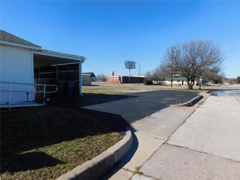 102 E Maple St, Tecumseh, OK 74873 photo 18