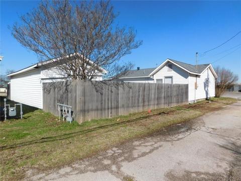 102 E Maple St, Tecumseh, OK 74873 photo 3