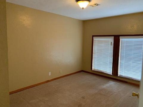 908 E Oakwood Ave, Altus, OK 73521 photo 2