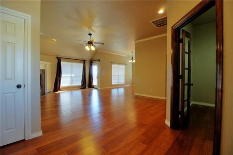 108 Southpointe Ave, Tuttle, OK 73089 photo 4