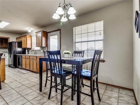 1004 SW 24th St, Moore, OK 73170 photo 9