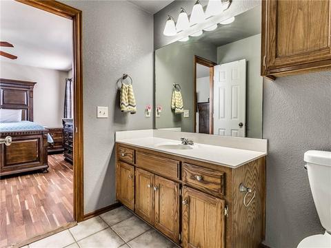 1004 SW 24th St, Moore, OK 73170 photo 8