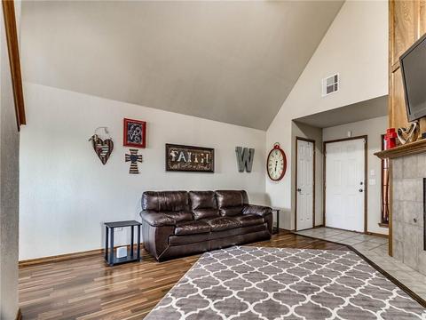 1004 SW 24th St, Moore, OK 73170 photo 5