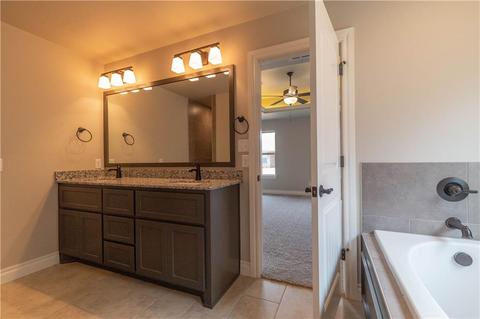 1012 NE 34th Ter, Moore, OK 73160 photo 23
