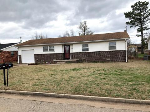 1406 Maple St, Perry, OK 73077 photo 1