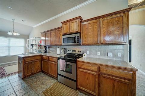 2004 Pelham Dr, Norman, OK 73071 photo 8