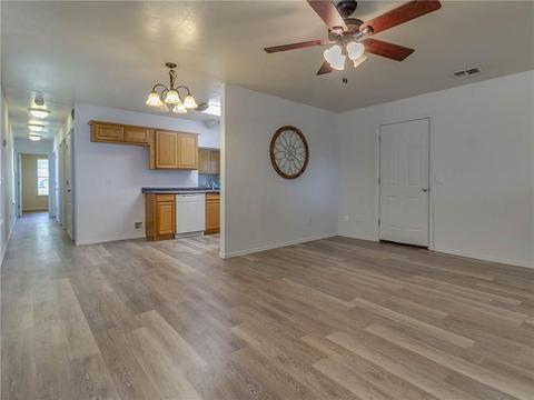 524 E Grant Ave, Guthrie, OK 73044 photo 3