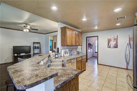 1908 Hebron Ct, Yukon, OK 73099 photo 13