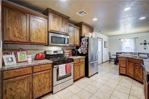 1908 Hebron Ct, Yukon, OK 73099 photo 8