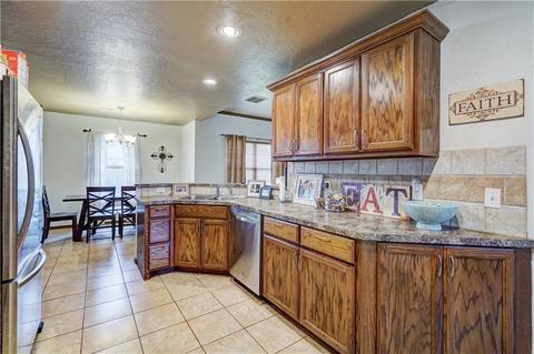 1908 Hebron Ct, Yukon, OK 73099 photo 11