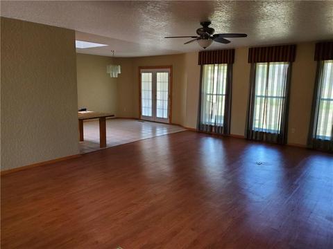 3922 N Thompkins Ave, Bethany, OK 73008 photo 2