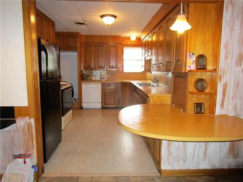 1214 7th St, Lone Wolf, OK 73655 photo 2