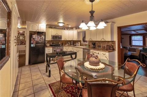 219 E 7th St, Leedey, OK 73654 photo 4