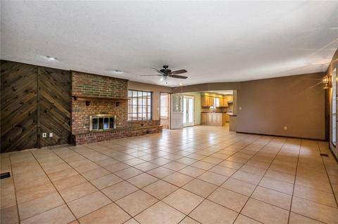 2004 Brookhaven Dr, Edmond, OK 73034 photo 2
