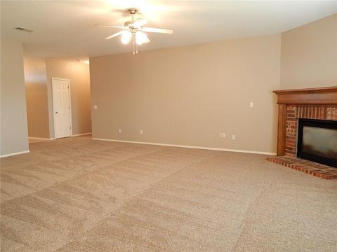 736 Elder Ln, Mustang, OK 73064 photo 4