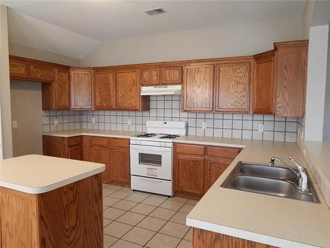 736 Elder Ln, Mustang, OK 73064 photo 5