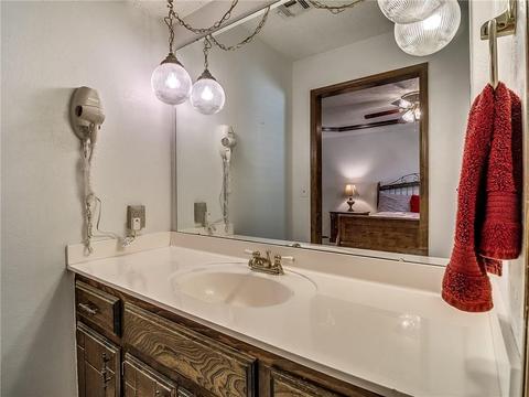 828 Stout Cir, Moore, OK 73170 photo 19