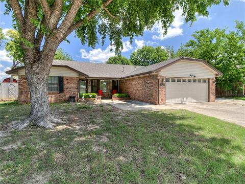 828 Stout Cir, Moore, OK 73170 photo 2