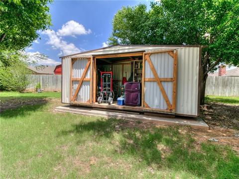 828 Stout Cir, Moore, OK 73170 photo 34
