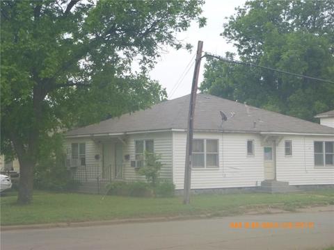 700 E Cypress St, Altus, OK 73521 photo 1