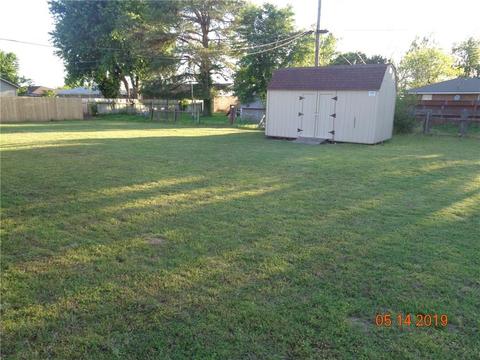 1103 Villa Dr, Watonga, OK 73772 photo 3