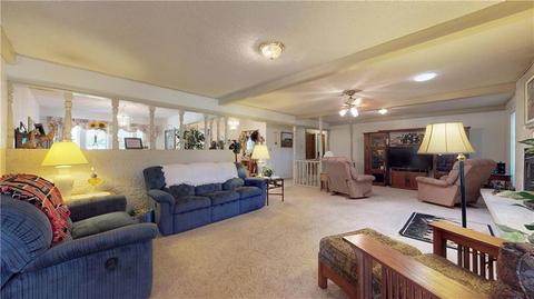 904 Pecan St, Tuttle, OK 73089 photo 2