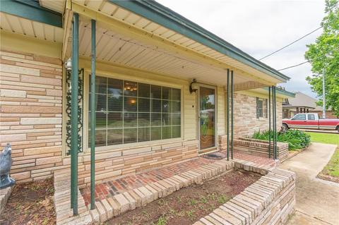 102 SE 2nd St, Tuttle, OK 73089 photo 2