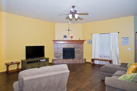 1709 Tara Dr, Moore, OK 73160 photo 4