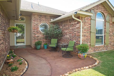 1709 Tara Dr, Moore, OK 73160 photo 1