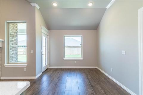1013 NE 33rd Ter, Moore, OK 73160 photo 8