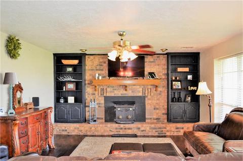 2410 Mockingbird Dr, Tuttle, OK 73089 photo 4