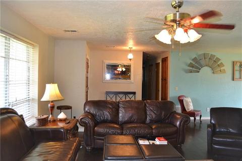2410 Mockingbird Dr, Tuttle, OK 73089 photo 6