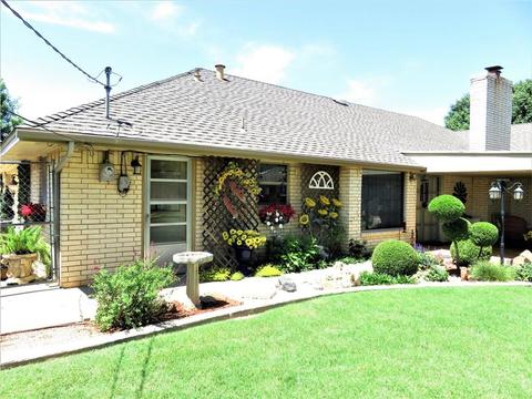 300 Cameron Dr, Altus, OK 73521 photo 25