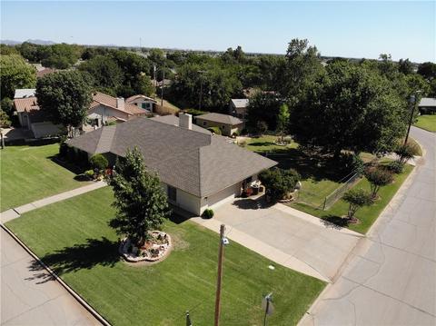 300 Cameron Dr, Altus, OK 73521 photo 3