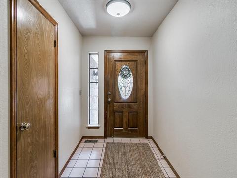 137 E Olympic, Yukon, OK 73099 photo 2