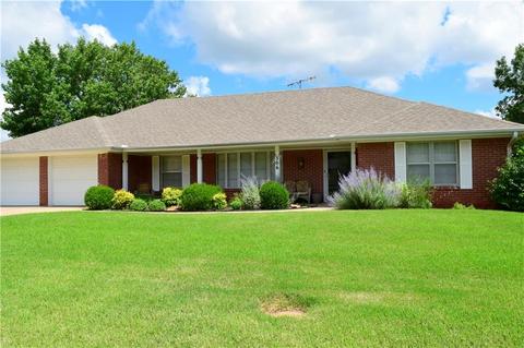 306 E Franklin St, Shawnee, OK 74804 photo 2