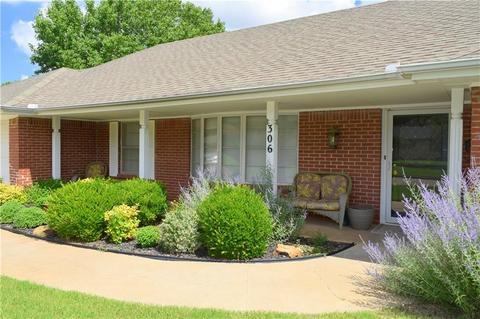306 E Franklin St, Shawnee, OK 74804 photo 4
