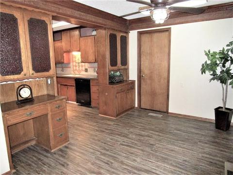 809 N Peck Ave, Hydro, OK 73048 photo 8